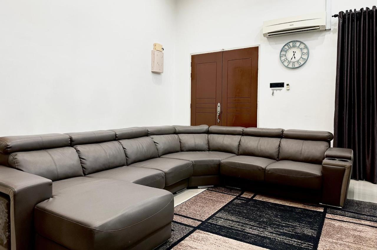 Bandar Melaka Family Bungalow Private Pool Bbq Wifi Netflix Ngoại thất bức ảnh